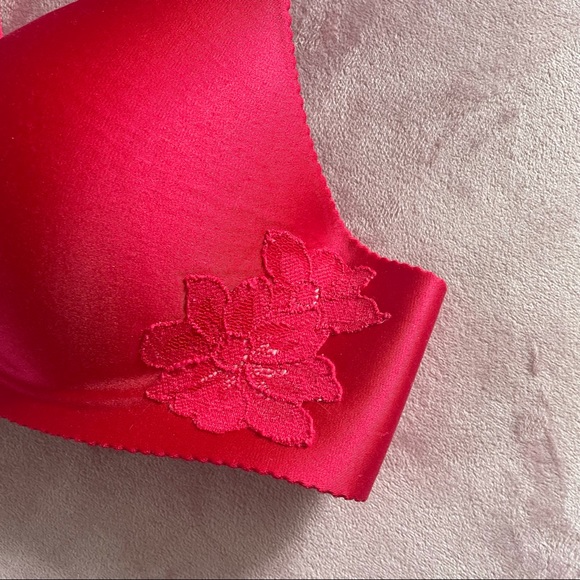 VS Angels Secret Embrace Bra - Picture 3 of 8